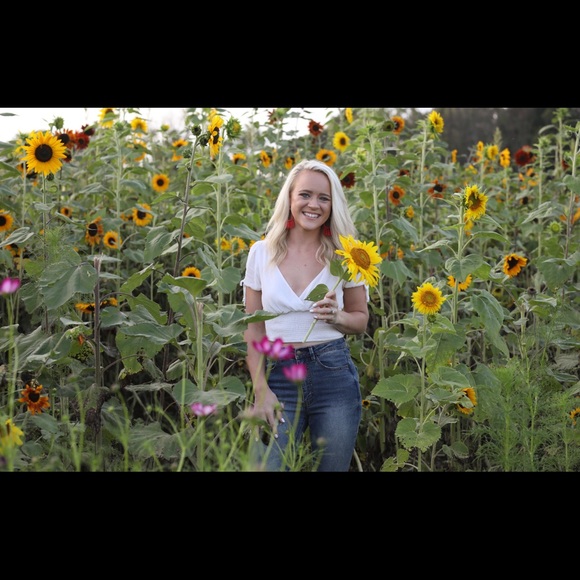 Meet your Posher, Meghan - Picture 7 of 10